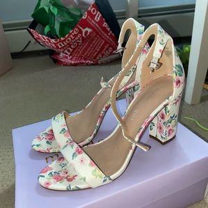 White/floral High heels